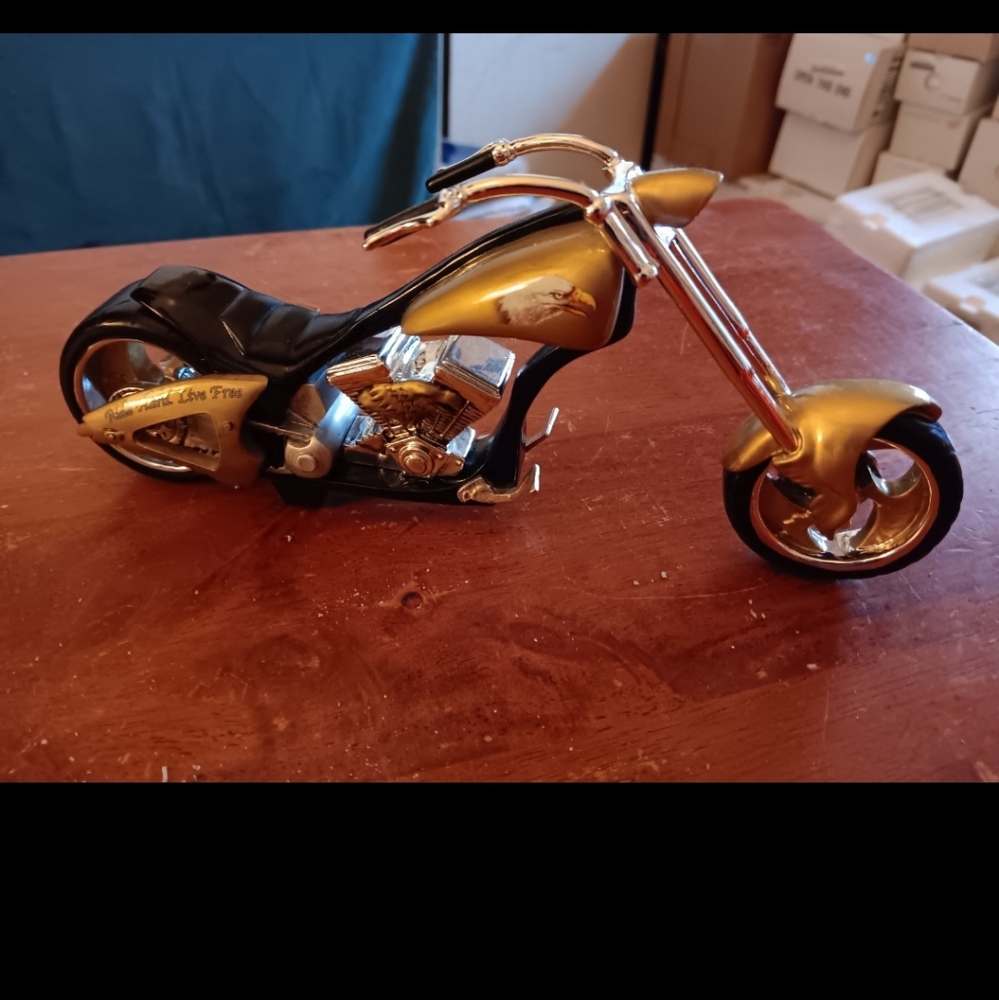 Bradford exchange born to sore chopper.
